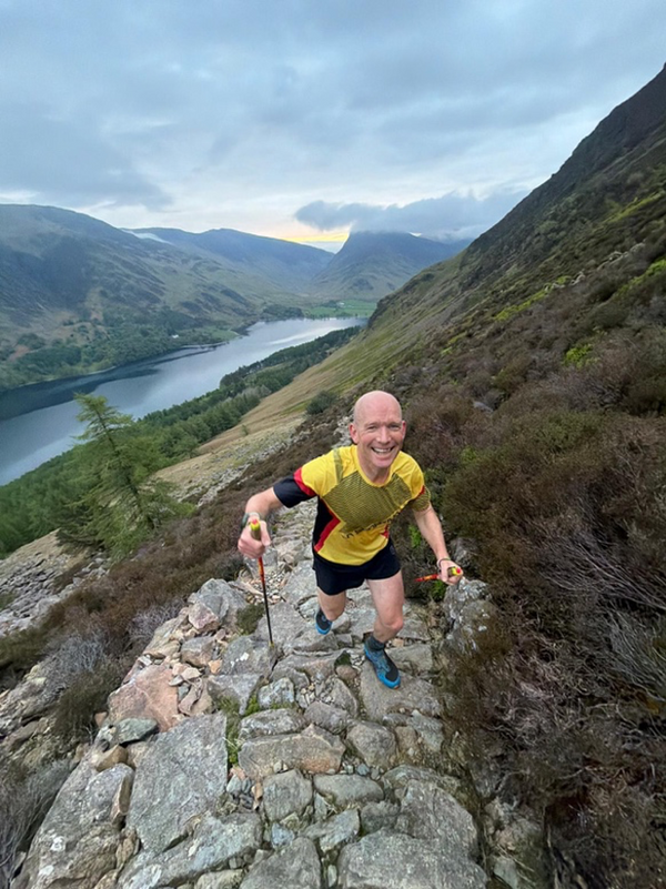 Kim Collison smashes 43yr old FKT Lakes District record with a bit of help from CurraNZ